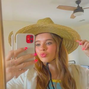 Meet your Posher, Addi